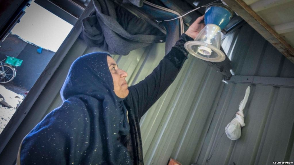 在约旦，建了世界第一座太阳能光伏发电站，为叙利亚难民提供便利